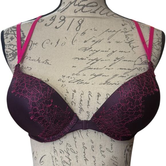 Victoria's Secret Bombshell Plunge Push Up Bra Size 32B - Picture 1 of 6